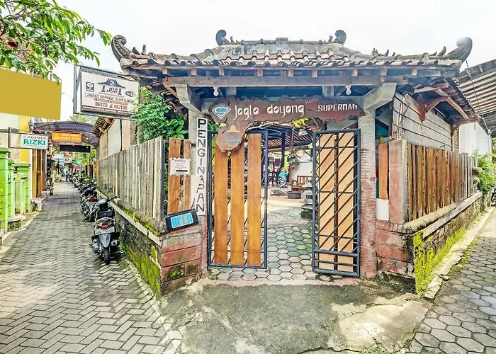 Spot On 91916 Joglo Doyong Homestay Syariah Yogyakarta